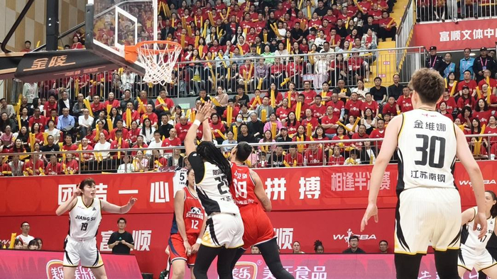 2025-2026赛季WCBA季后赛半决赛首战 四川蜀道远达女篮一分险胜江苏南钢女篮|四川女篮|江苏女篮|富顺之歌|比赛|球迷_新浪新闻